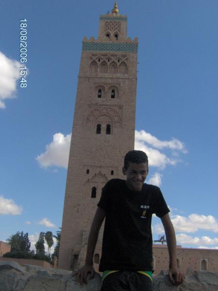 moi devant la mosque de la fin du monde lool